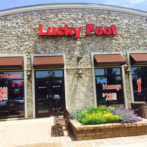 lucky foot naperville  - Domain Listings